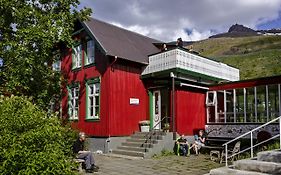 Hafaldan HI Hostel - Old Hospital Building
